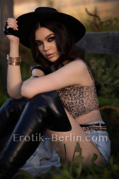 Erotic massage with escort model Francine