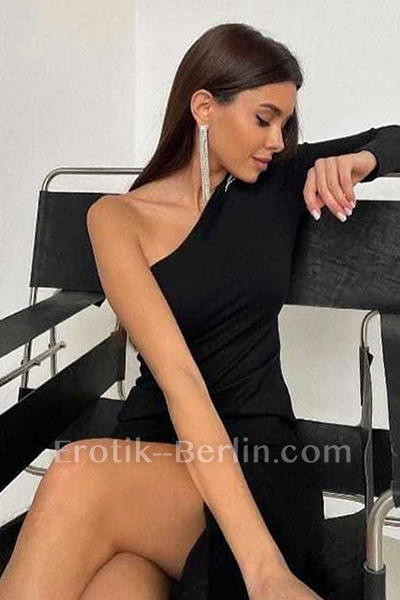 Erotic massage with escort model Eliana