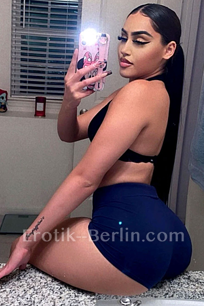 Erotische Massage mit Escort Model Okka