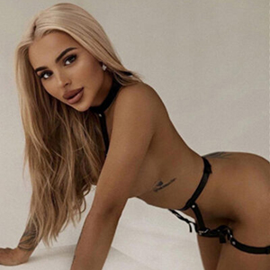 Escort Girl Anke aus Berlin entspannt ihren Partner mit einer Knetmassage