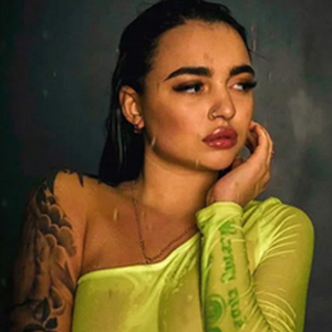 Praire - Top Hostess heizt mit Soapy Massage in der Badewanne aus Darmstadt an