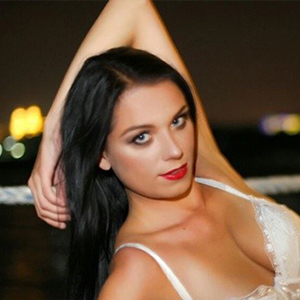 Vanessa – Love Servant eroticized with Silk Gloves Ayurveda Massage from Berlin